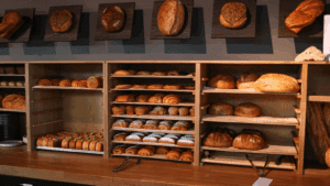Panadería italiana Barcelona mostrando grissini y dulces tradicionales