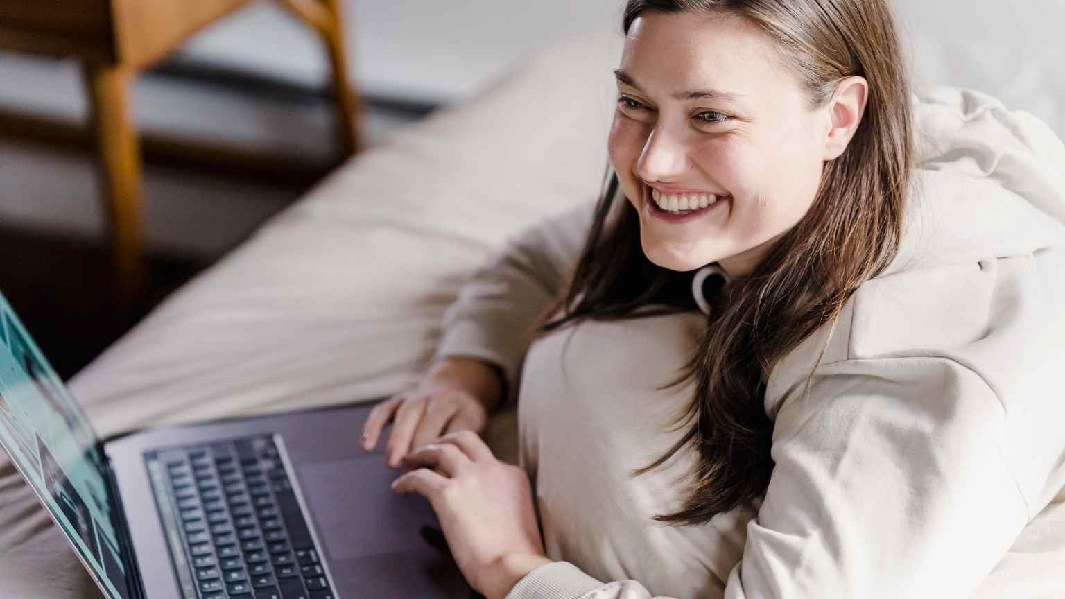 Ropa mujer y sostenibilidad, ¿cómo cambian los hábitos de compra