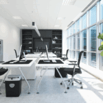 Sala de foco con iluminación en capas y paneles fonoabsorbentes, diseño de oficinas boutique para máxima concentración