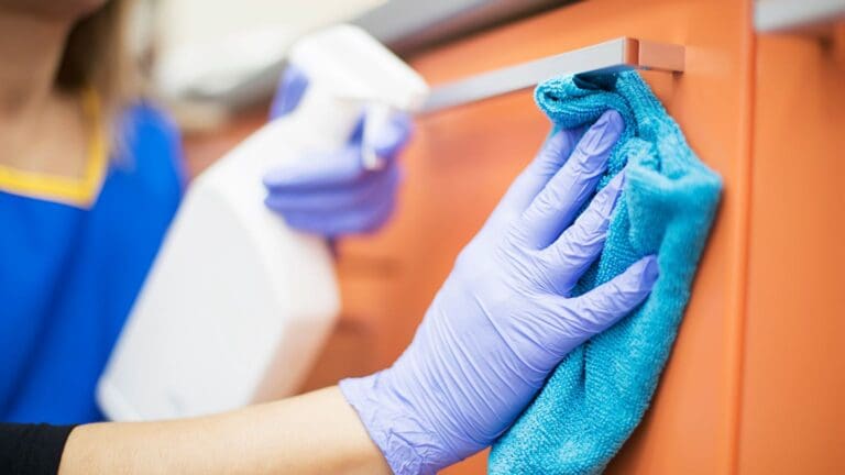 ¿Cómo elegir productos de limpieza industrial sin cometer errores?