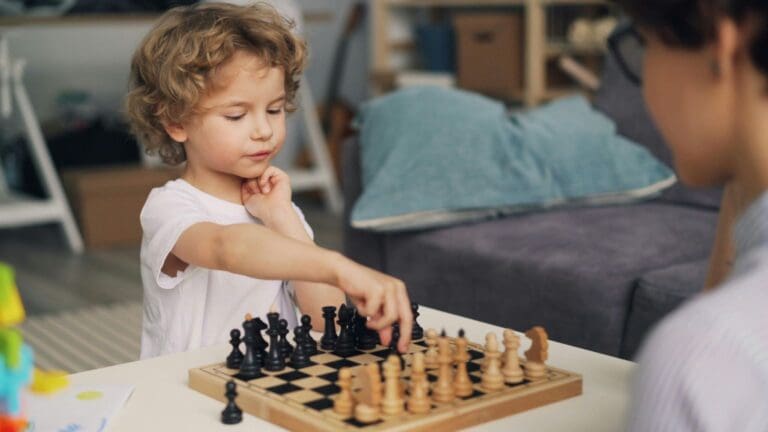 ¿Por qué aprender ajedrez desde niño mejora el rendimiento escolar?