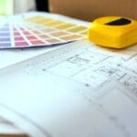 Plano de reforma de piso con materiales y herramientas para una reforma integral