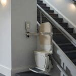 Ventajas clave de instalar una plataforma salvaescaleras en casa