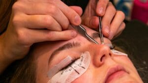 ¿Cómo lograr una mirada intensa con extensiones de pestañas?