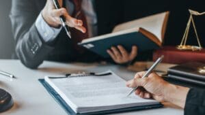 ¿Cómo saber si necesitas un abogado civil?