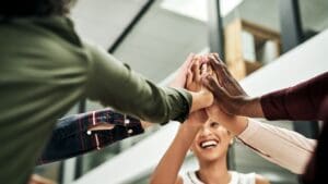 ¿Por qué invertir en bienestar laboral es más rentable de lo que crees?