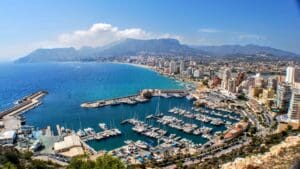 ¿Vale la pena invertir en inmuebles en Alicante ahora?