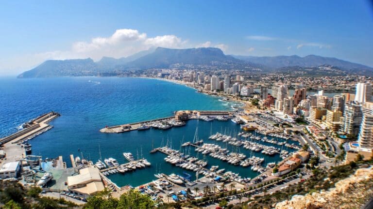 ¿Vale la pena invertir en inmuebles en Alicante ahora?