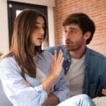 Sesión de coaching emocional en Valencia con ambiente profesional y enfoque en el crecimiento personal