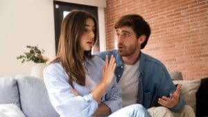 Sesión de coaching emocional en Valencia con ambiente profesional y enfoque en el crecimiento personal