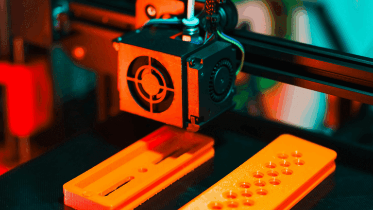 Impresión 3D de miniaturas Warhammer medievales con poses y escudos personalizados.