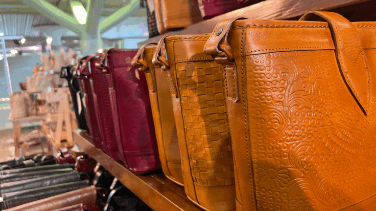 Diseños de una marca española de bolsos en estilo urbano