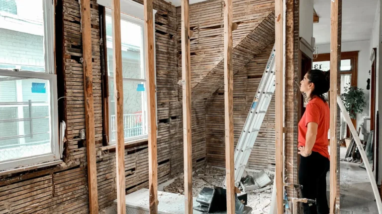 Errores comunes al reformar una vivienda sin planificación profesional.