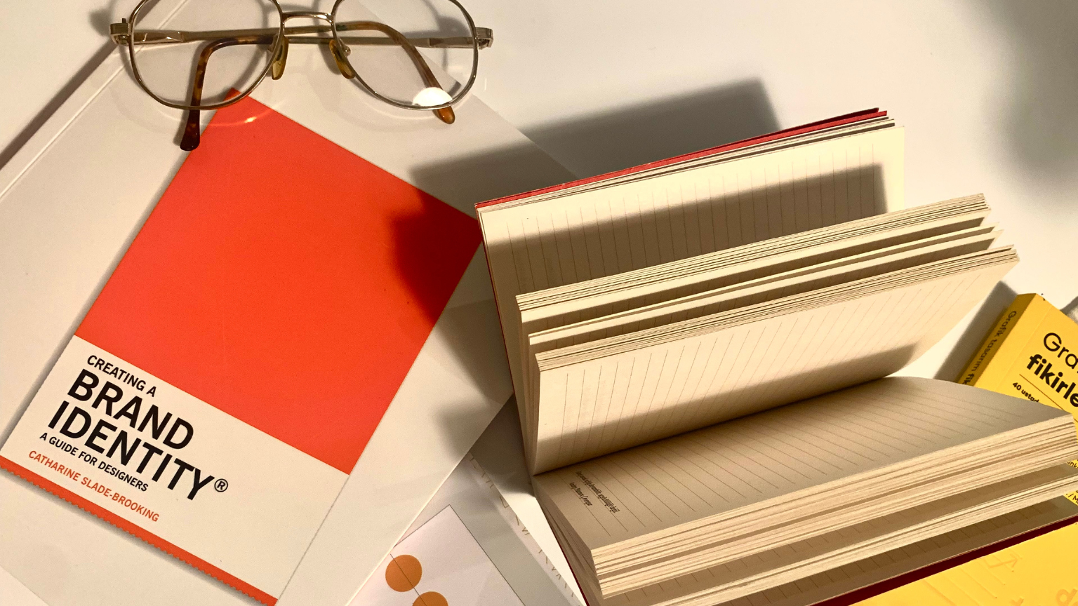Cómo unir estrategia de marca y diseño gráfico paso a paso