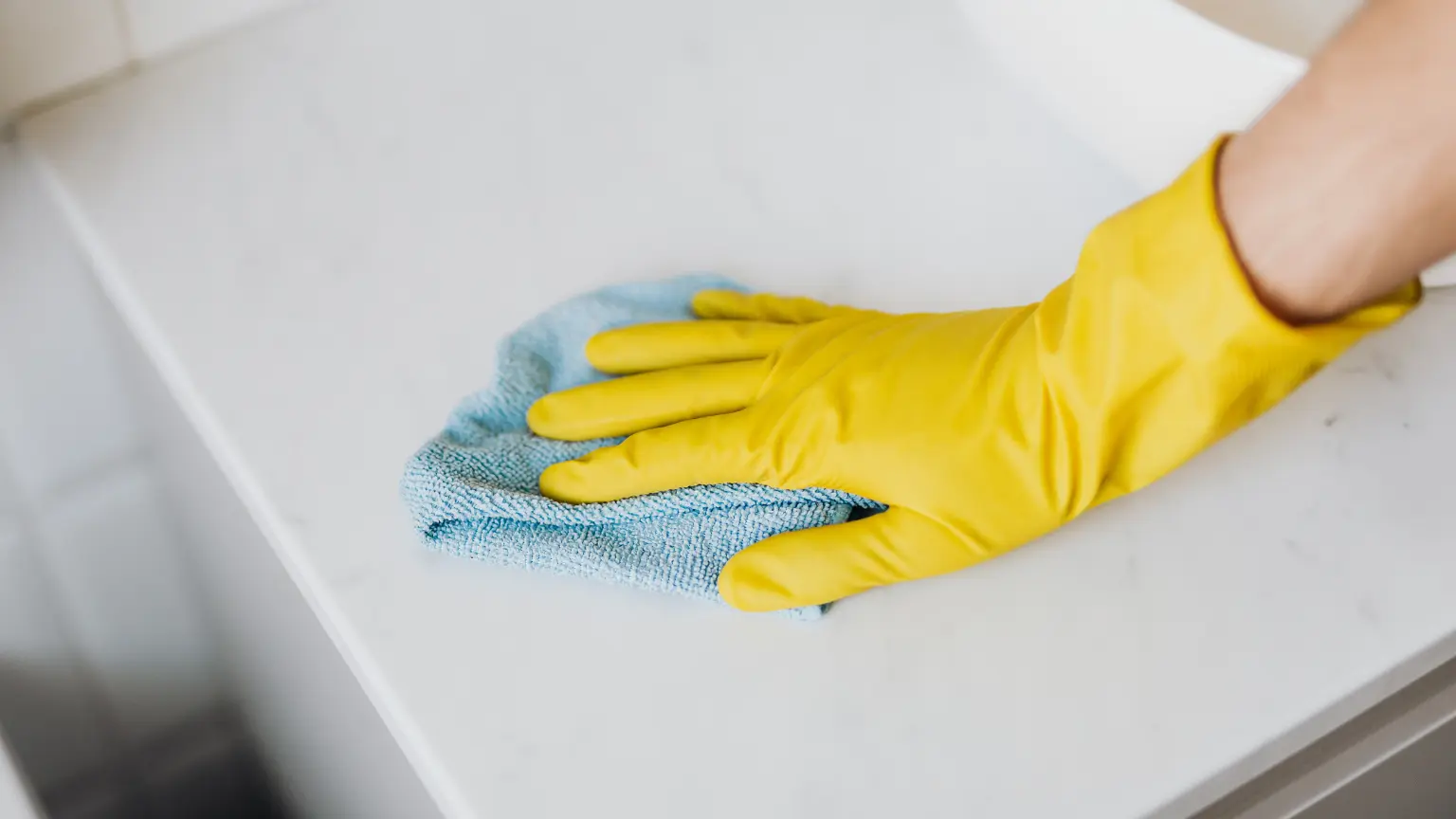 Guía práctica de limpieza en Torrevieja en espacios interiores