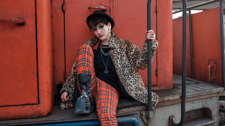 Ropa inspirada en los años 70 que revive el estilo libre y rebelde