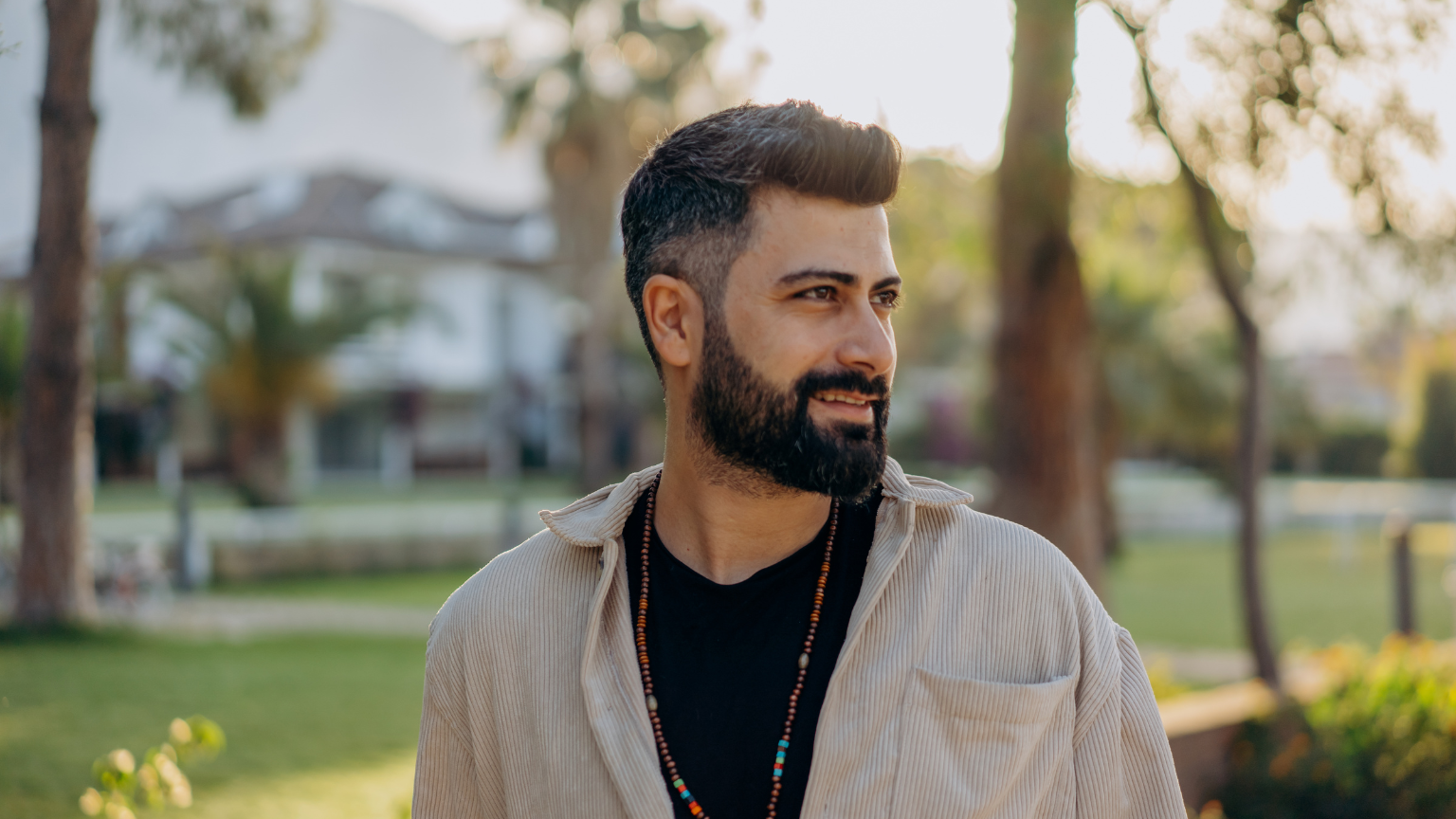 Guía para mantener tu barba perfecta sin salir de casa