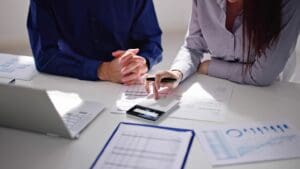 ¿Cómo elegir una asesoría fiscal que te ahorre dinero cada año?