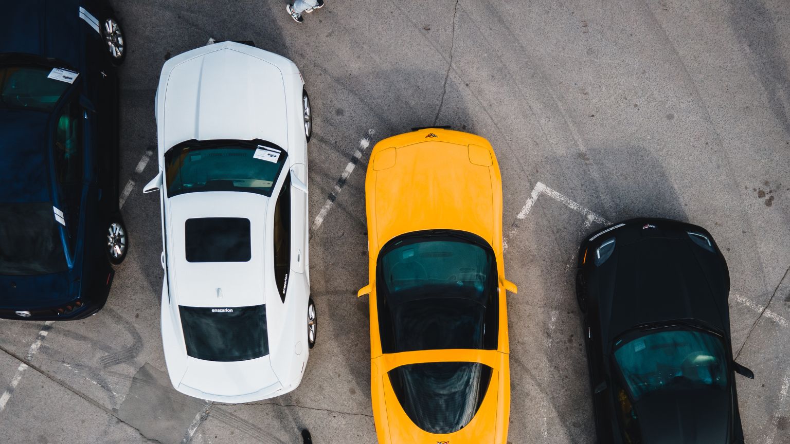 Transporte profesional de vehículos importados desde Europa con gestión completa del proceso de compra y matriculación