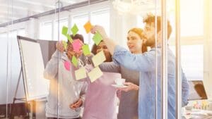 ¿Por qué tu equipo necesita formación emocional personalizada?