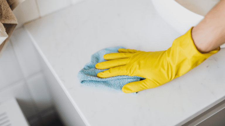 Servicio de limpieza comercial con equipos industriales