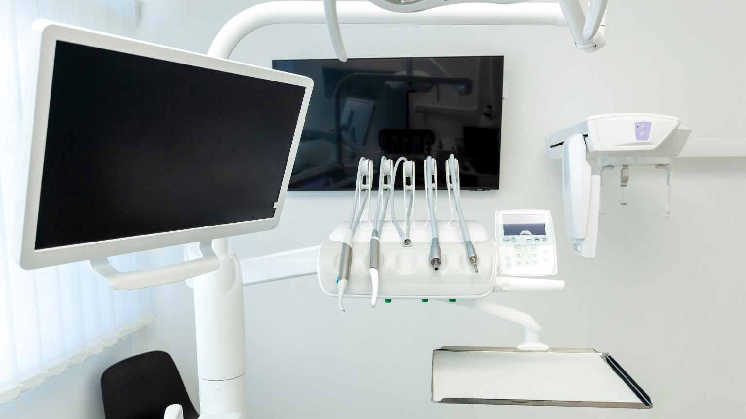 Clínica odontológica moderna en España con tecnología digital avanzada