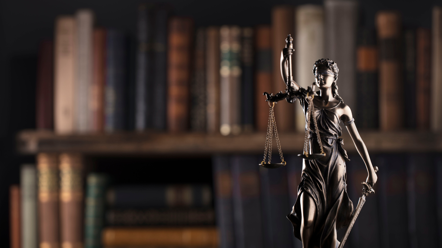 Trámites de extranjería en España que requieren abogado