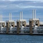 Estudio de ingeniería hidráulica para prevenir inundaciones urbanas por lluvias intensas en entornos urbanos modernos