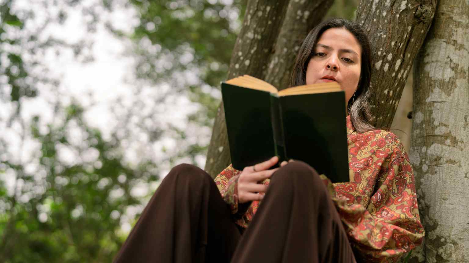 novela como herramienta para explorar relaciones emocionales complejas