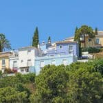 Alojamiento vacacional en Marbella con vistas al mar, ideal para reservar villas o apartamentos turísticos en la Costa del Sol