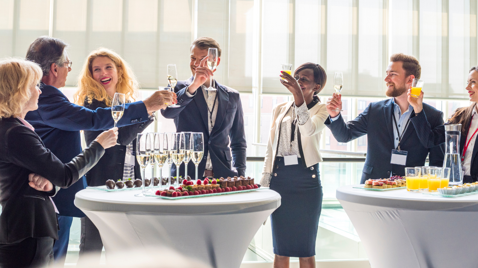 Organización de eventos sociales para celebraciones familiares cuidadas.