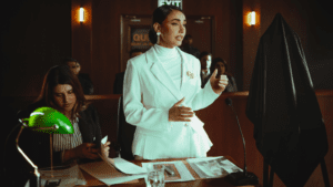 Artista protegido legalmente por una consultoría jurídica para artistas.