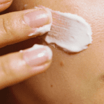 Productos especializados de dermocosmética oncológica para piel agredida.