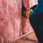 Ventana con contra ventanas de aluminio para protección y confort térmico.