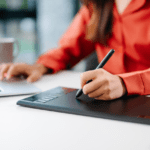 Estrategia de marketing visual que incorpora fuentes tipográficas profesionales.