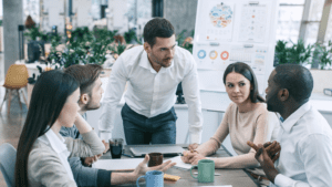 ¿Cómo mejorar la comunicación en equipos bajo presión?