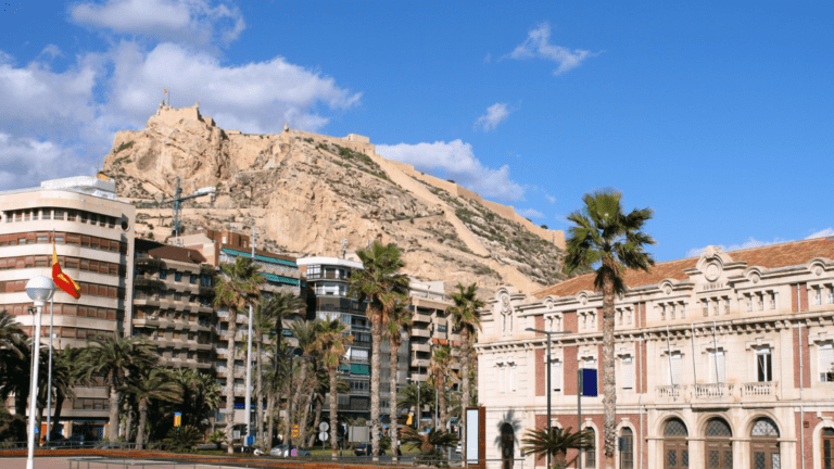 ¿Por qué cada vez más europeos compran casa en Alicante?