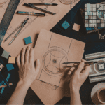 Diseño de packaging creativo aplicado a bolsas y envases comerciales.