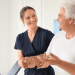 Equilibrio, cuerpo y mente a través del cuidado físico y el bienestar mental.