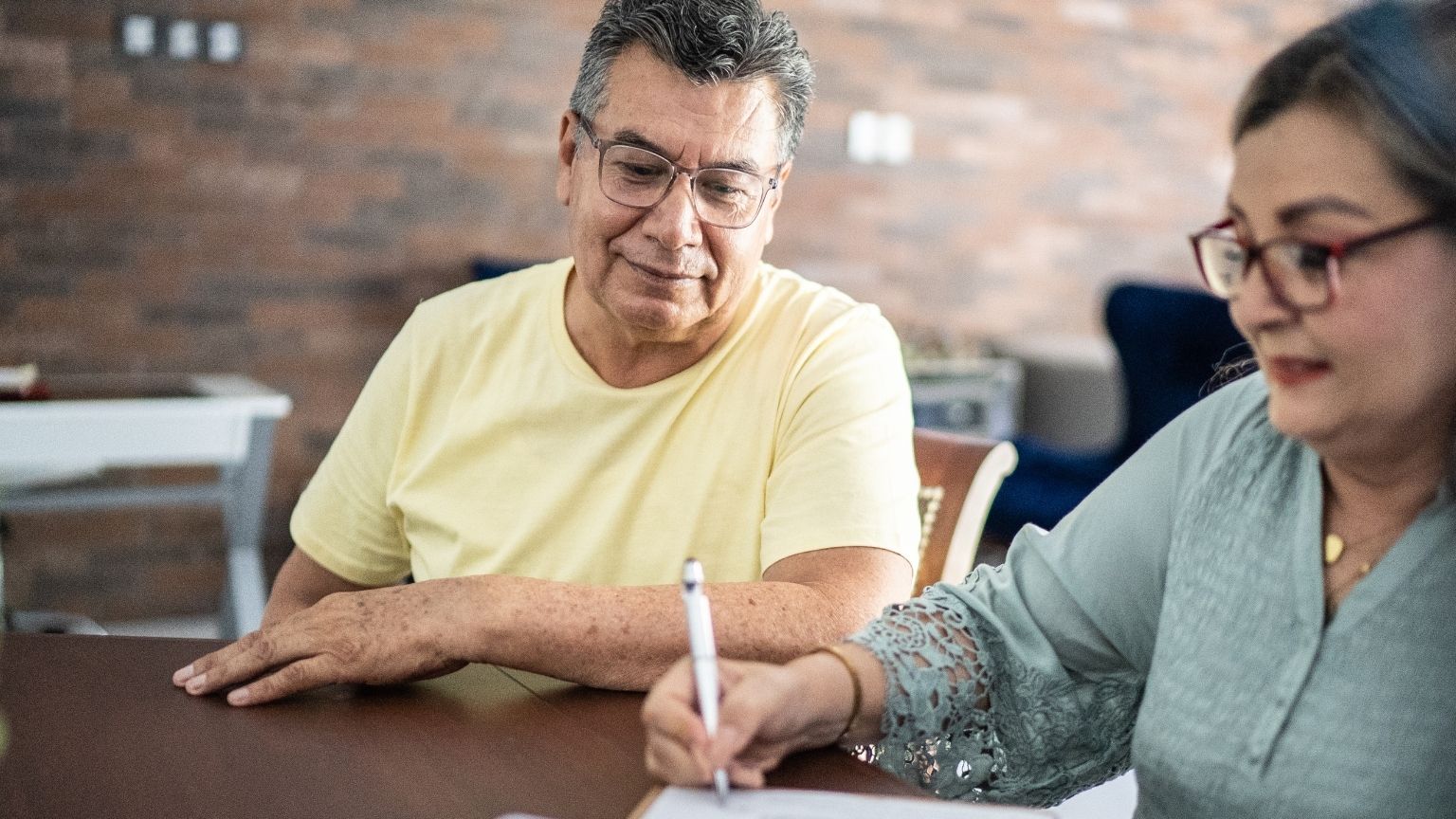 ¿Pueden los extranjeros comprar propiedad en España sin residencia?