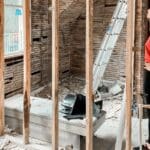 Imagen de una reforma integral de vivienda mostrando el proceso de renovación interior paso a paso