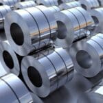 Proceso de troquelado industrial de láminas metálicas en acero inoxidable y aluminio.