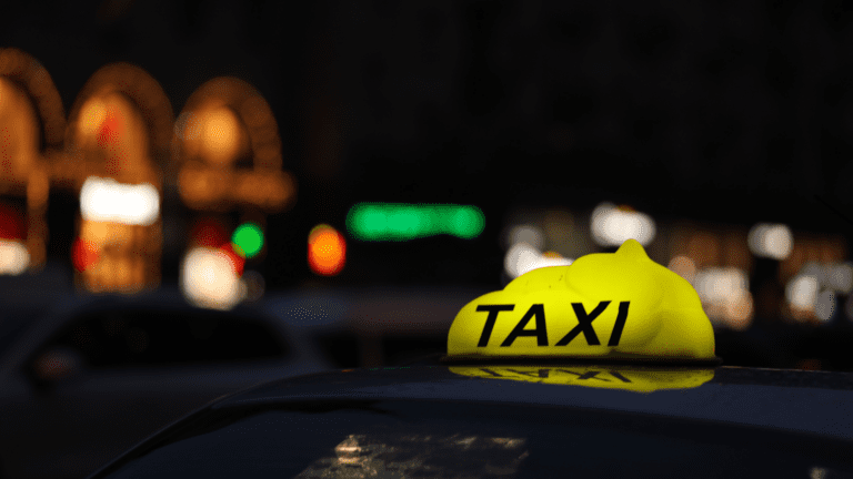 Servicio de taxi 24 horas