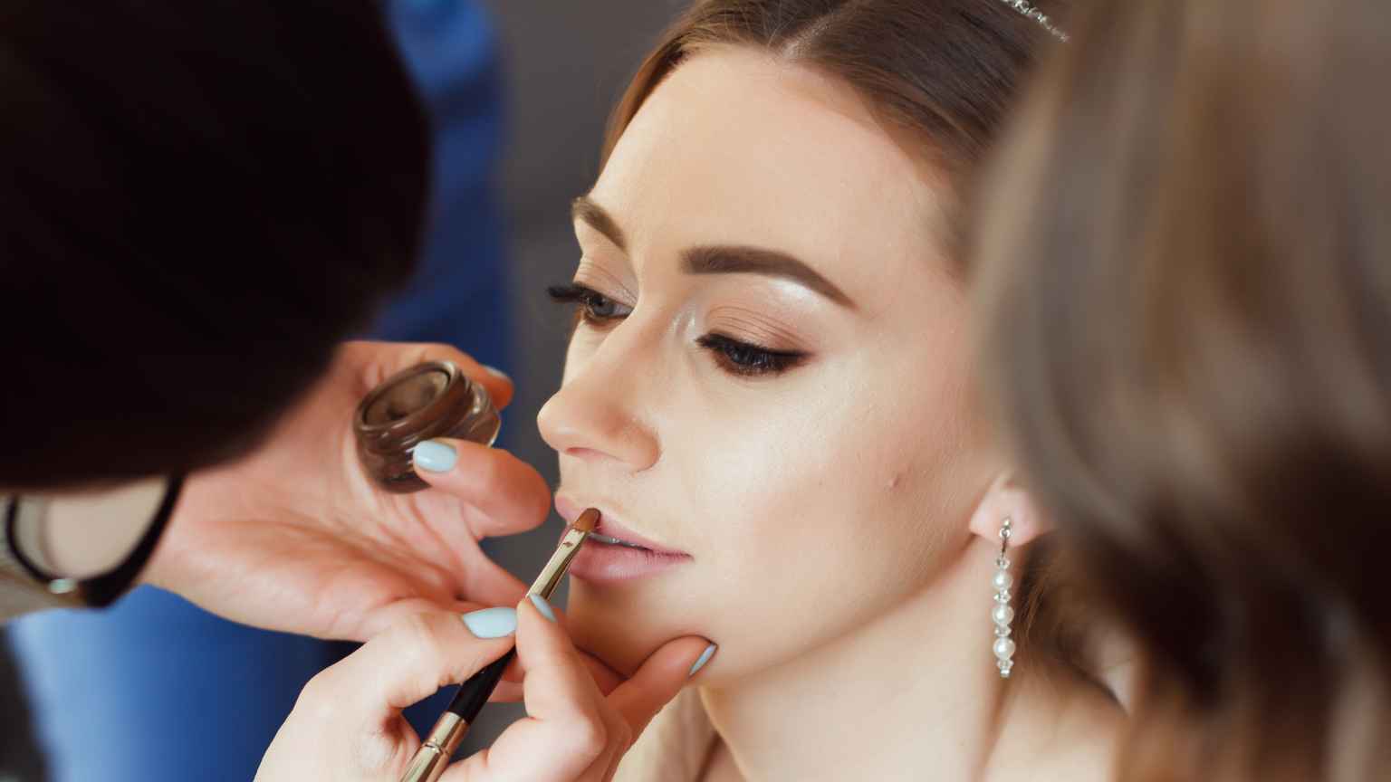 maquillaje para eventos de larga duración aplicado por profesional