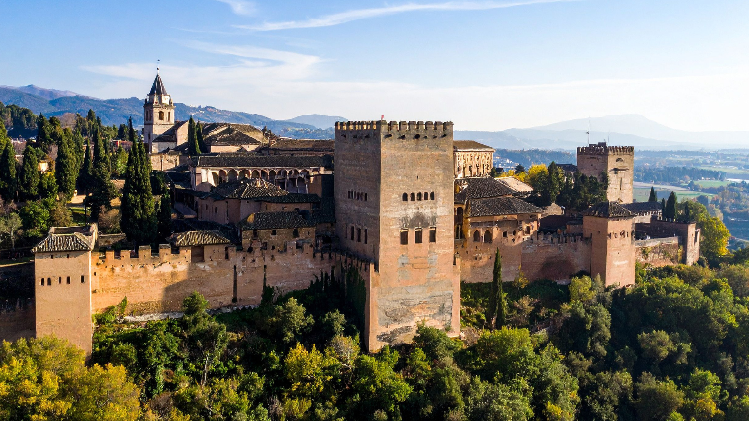 Experiencia de turismo gastronómico en España en mesa tradicional.