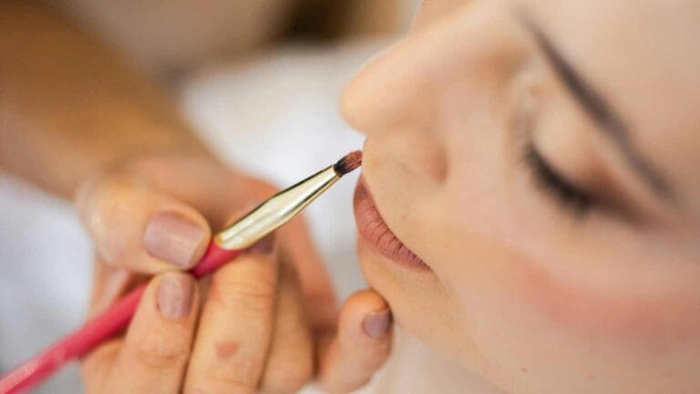 servicios de maquillaje a domicilio para bodas en espacio elegante