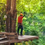 tirolina en Cuenca sobre paisaje natural y urbano