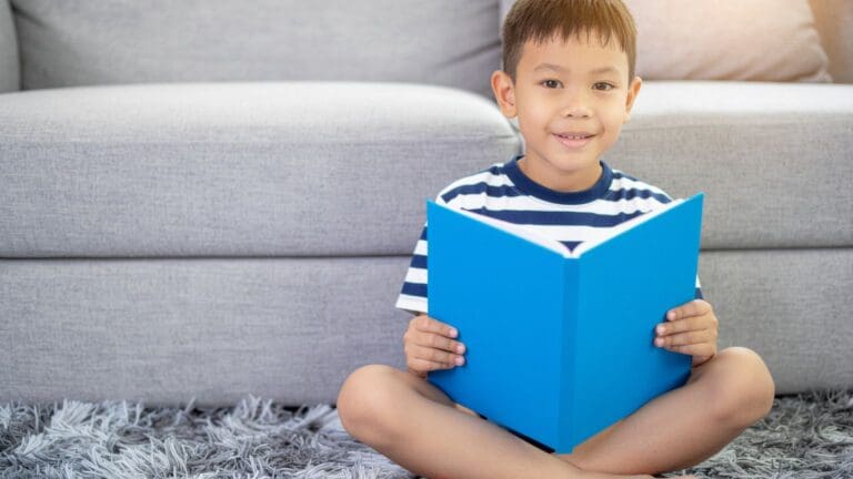 ¿Cómo fomentar la creatividad infantil con libros artesanales?