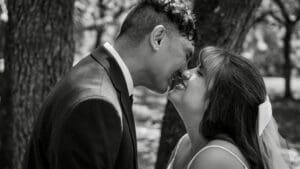 ¿Cómo lograr fotos de boda naturales y llenas de sentimiento?