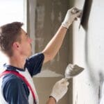 Reforma integral de piso de 100m2 en Valencia con renovación de cocina, suelos e instalaciones eléctricas modernas